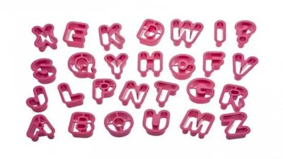 Uitsteker set 27 cookie cutters alphabet afm 5,2 x 2,2 cm bij cake, bake & love 3 Kit 27 cookie cutters alphabet afm 5,2 x 2,2 cm