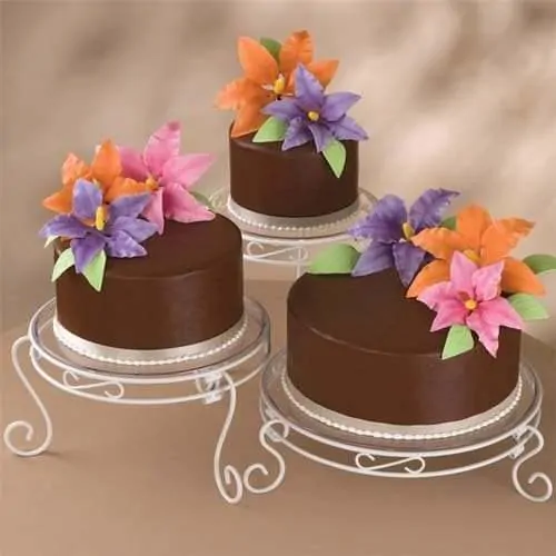 Wilton cakes and treats display set (2)