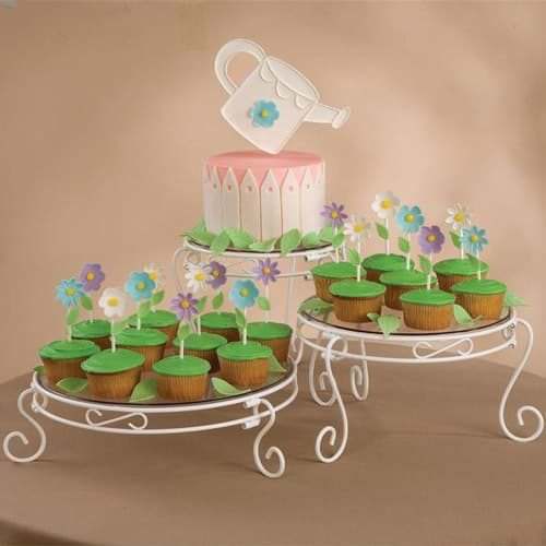 Wilton cakes and treats display set (3)