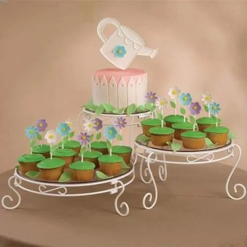 Wilton cakes and treats display set (3)