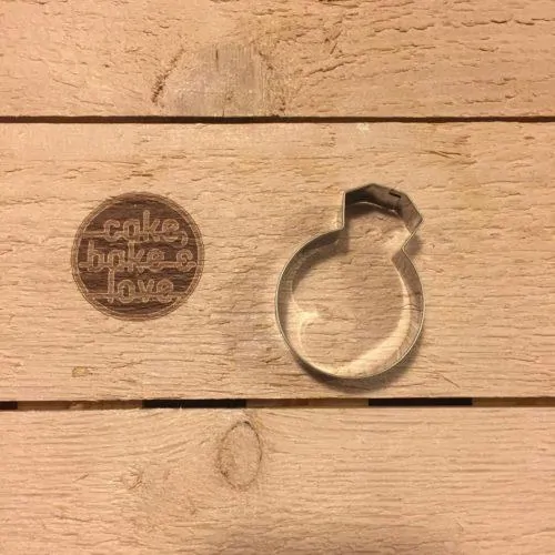 Koekjesuitsteker ring met diamant