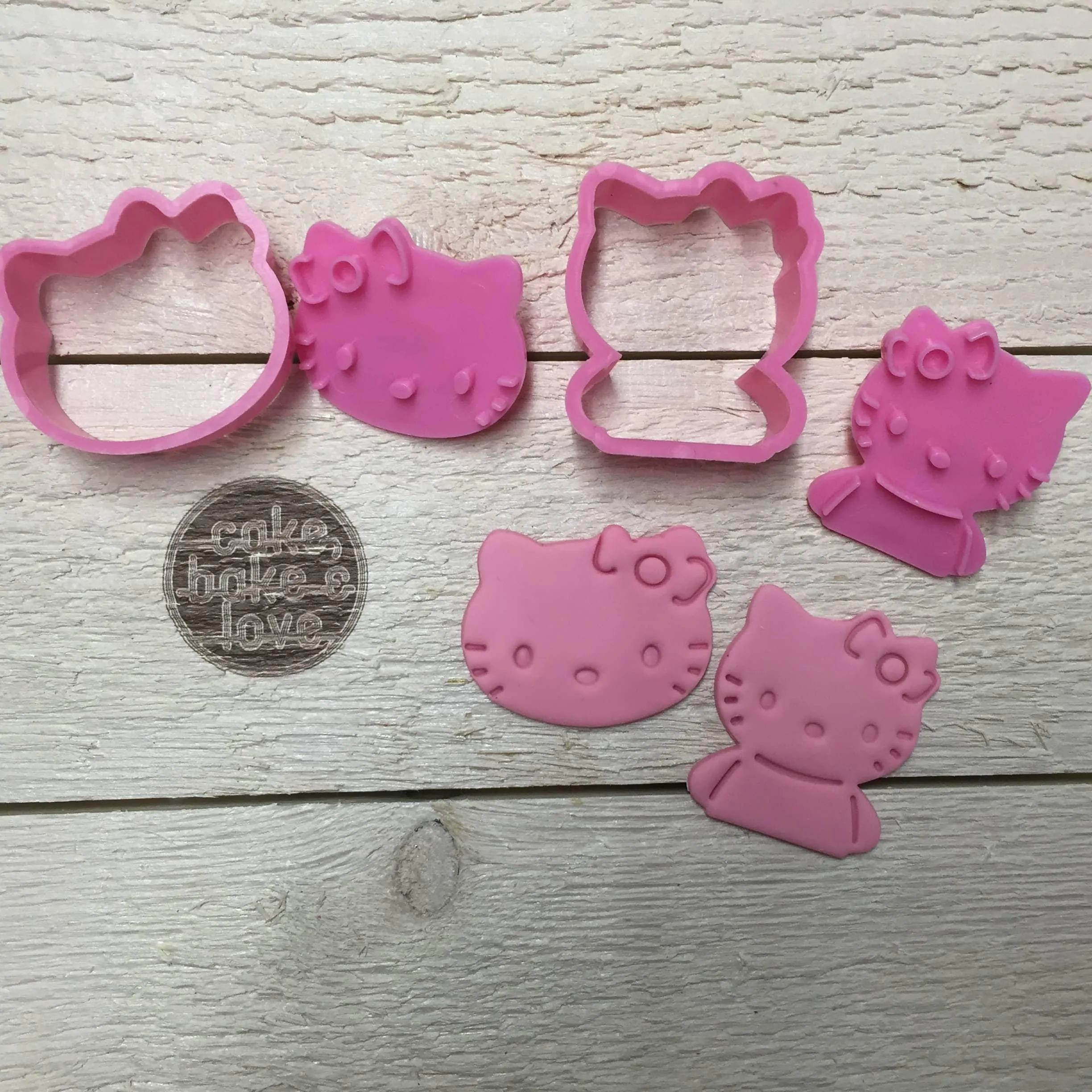 Hello kitty uitsteker set 2 bij cake, bake & love 3 Hello kitty uitsteker set 2