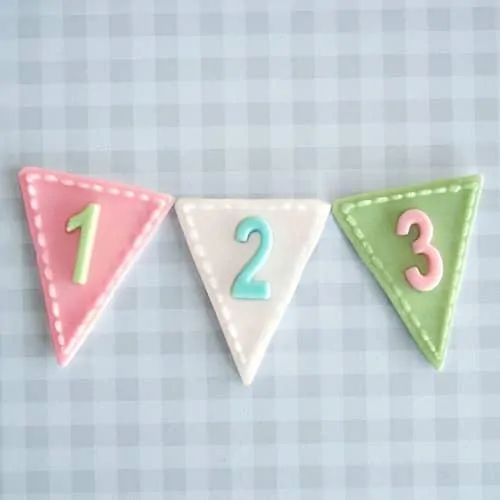 Katy sue designs - bunting numbers bij cake, bake & love 4 Katy sue design bunting numbers (2)