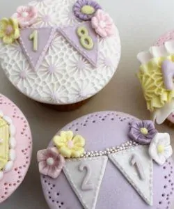 Katy sue designs - bunting numbers bij cake, bake & love 7 Katy sue design bunting numbers (3)
