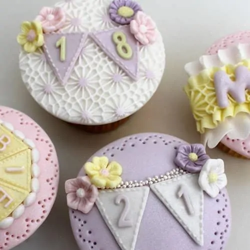 Katy sue designs - bunting numbers bij cake, bake & love 5 Katy sue design bunting numbers (3)