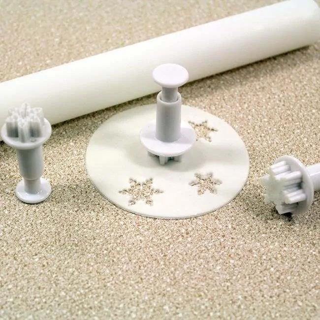Pme mini snowflake plunger cutter set/3 bij cake, bake & love 6 Pme mini snowflake plunger cutter set/3 (2)