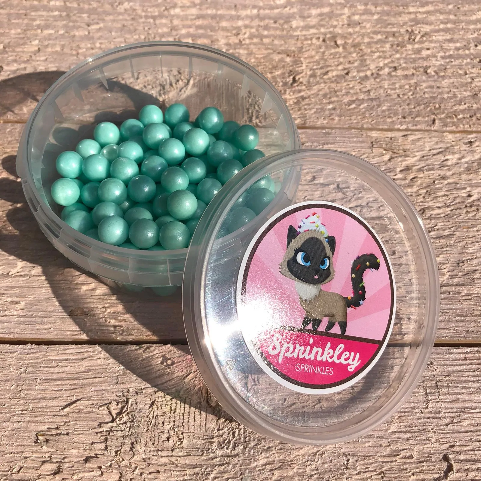 Sprinkley sprinkles - parels 9mm 100 gram blauw bij cake, bake & love 6 Sprinkley sprinkles - parels 9mm 100 gram blauw - afbeelding 2
