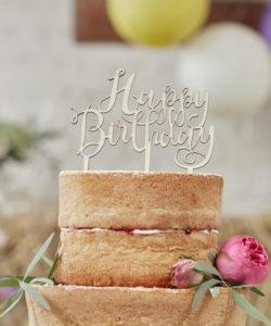 Wooden cake topper happy birthday bij cake, bake & love 5