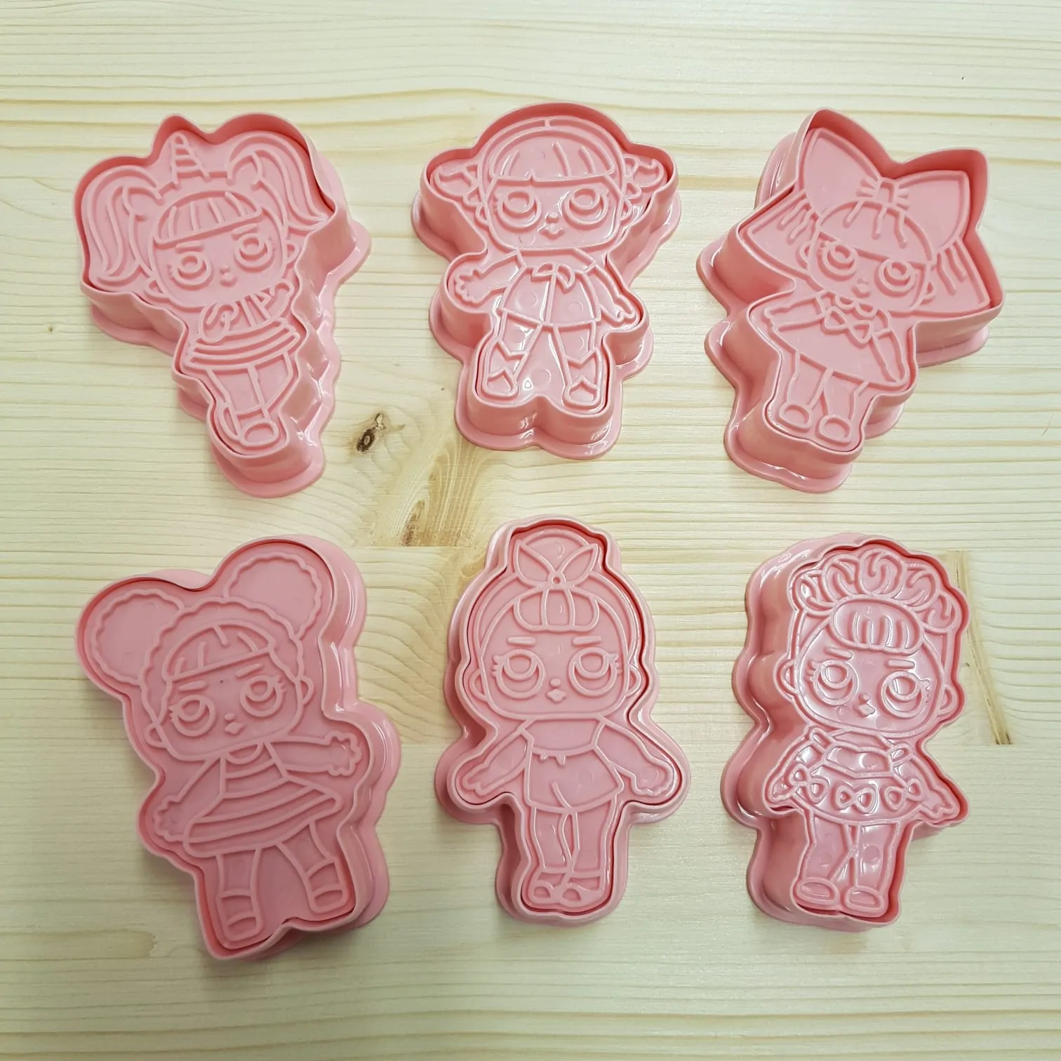 Lol surprise koekjes uitsteker set van 6 bij cake, bake & love 5 Lol surprise koekjes uitsteker set van 6
