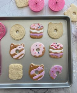 Donut koekjesuitstekers set met impressie + koekjesspatel bij cake, bake & love 10