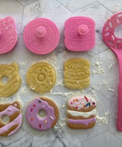 Donut koekjesuitstekers set met impressie + koekjesspatel bij cake, bake & love 12