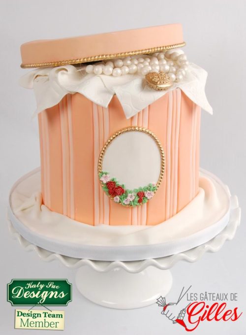Katy sue designs - petite rose circle plaque bij cake, bake & love 9