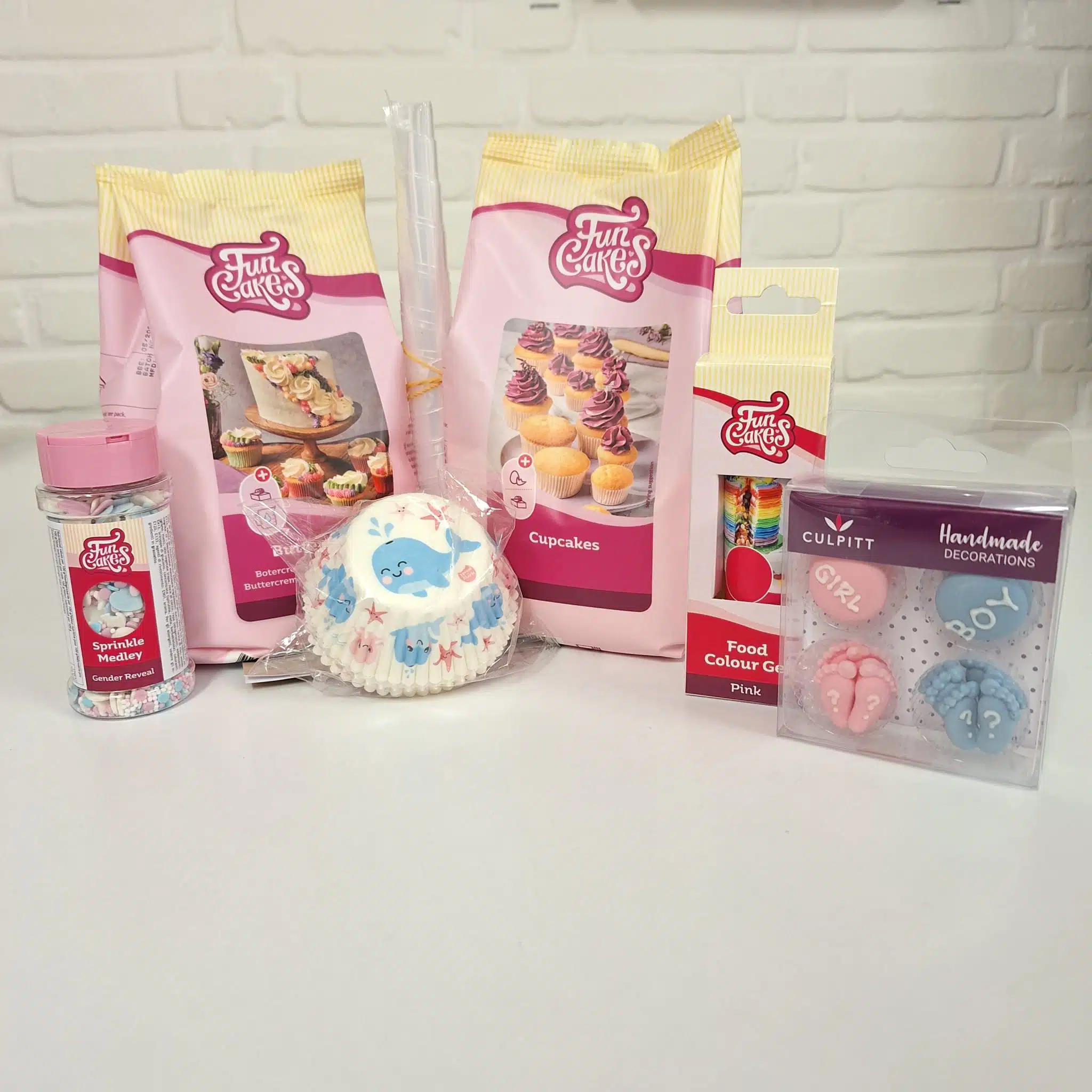 Gender reveal - it's a girl! - cupcakes pakket bij cake, bake & love 5 Gender reveal - it's a girl! - cupcakes pakket