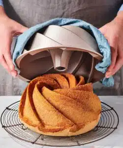 Alternative view of FunCakes Bake Release Spray 200 ml