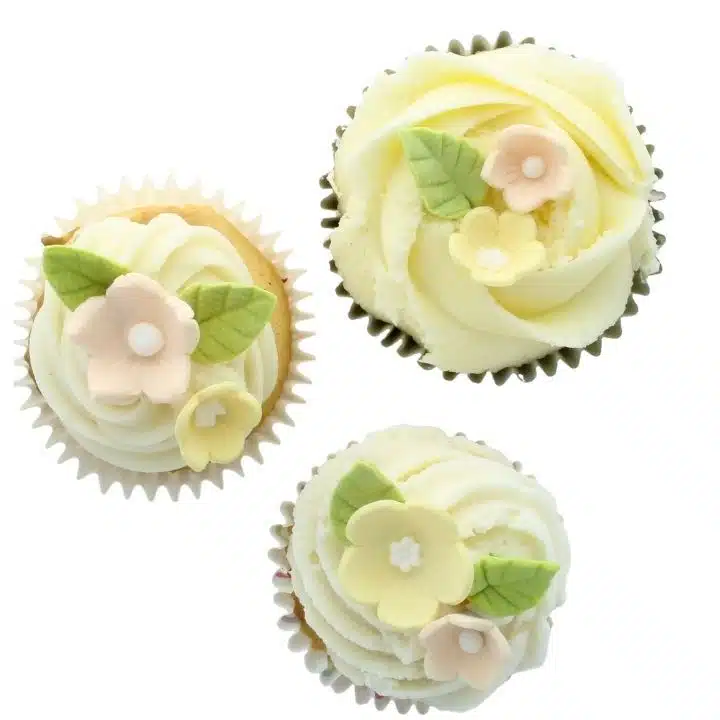 Culpitt suikerdecoratie bloemen & bladeren geel pk/16 bij cake, bake & love 7 Culpitt suikerdecoratie bloemen & bladeren geel pk/16 - afbeelding 3