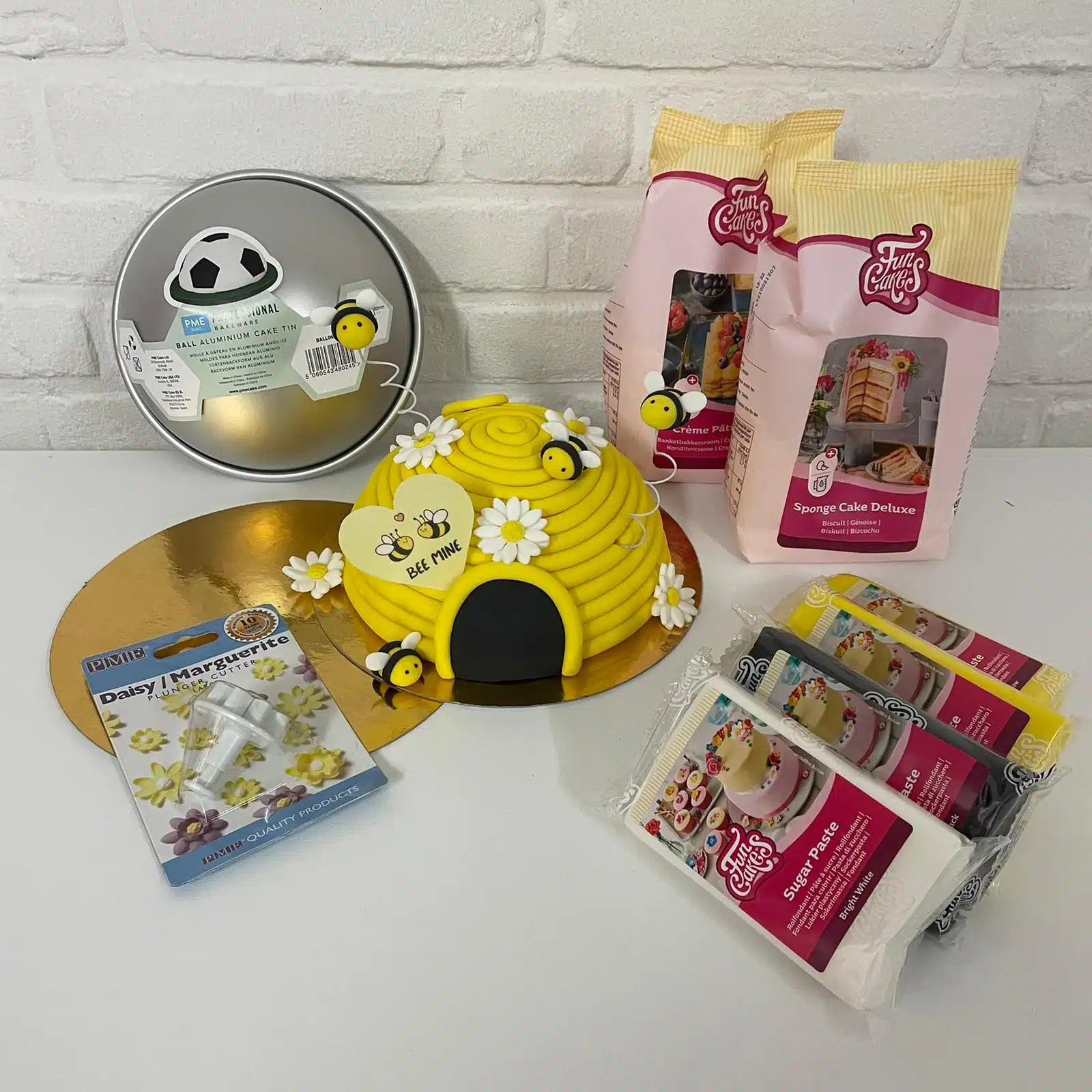 Bee mine bijenkorf taartje pakket + stap-voor-stap instructiefilmpje (inclusief bakvorm) bij cake, bake & love 6 Bee mine bijenkorf taartje pakket + stap-voor-stap instructiefilmpje (inclusief bakvorm) - afbeelding 2