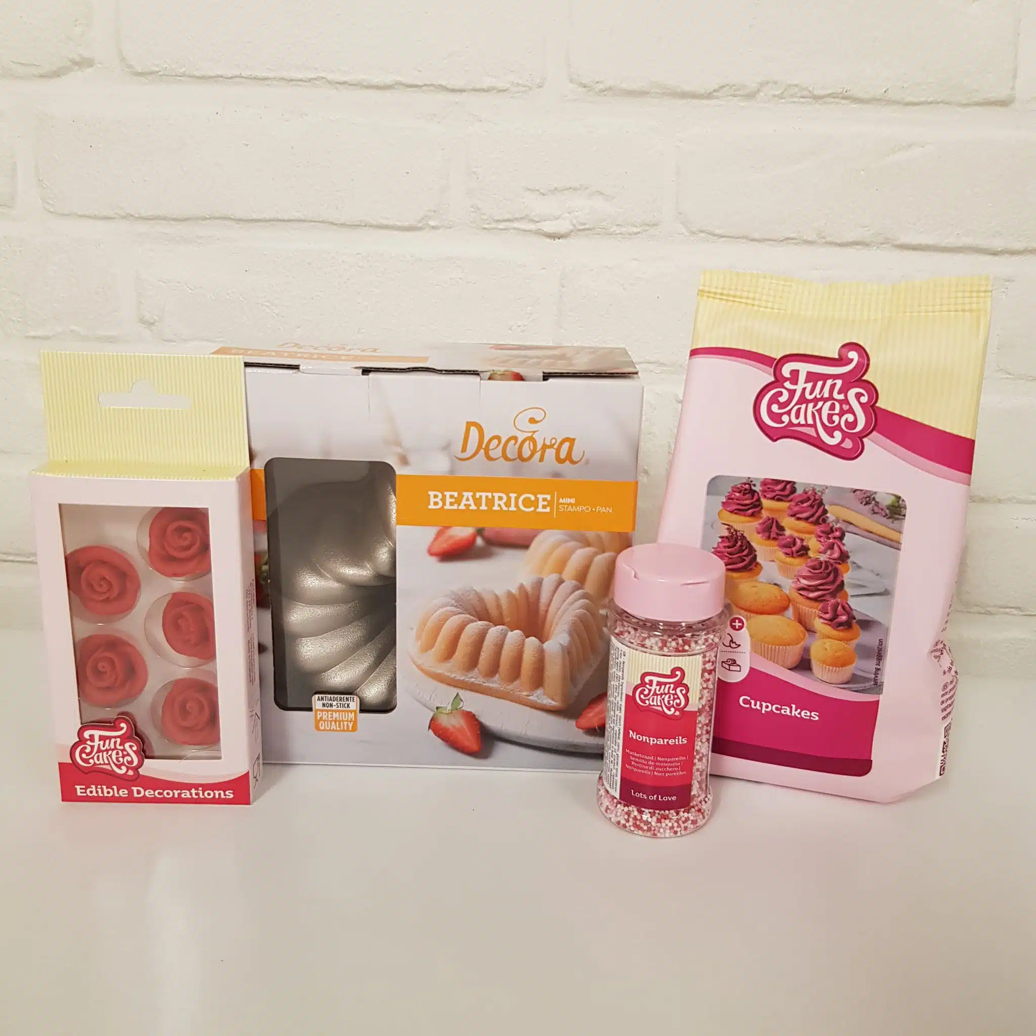 Valentijn hart mini tulband pakket met roosjes bij cake, bake & love 5 Valentijn hart mini tulband pakket met roosjes