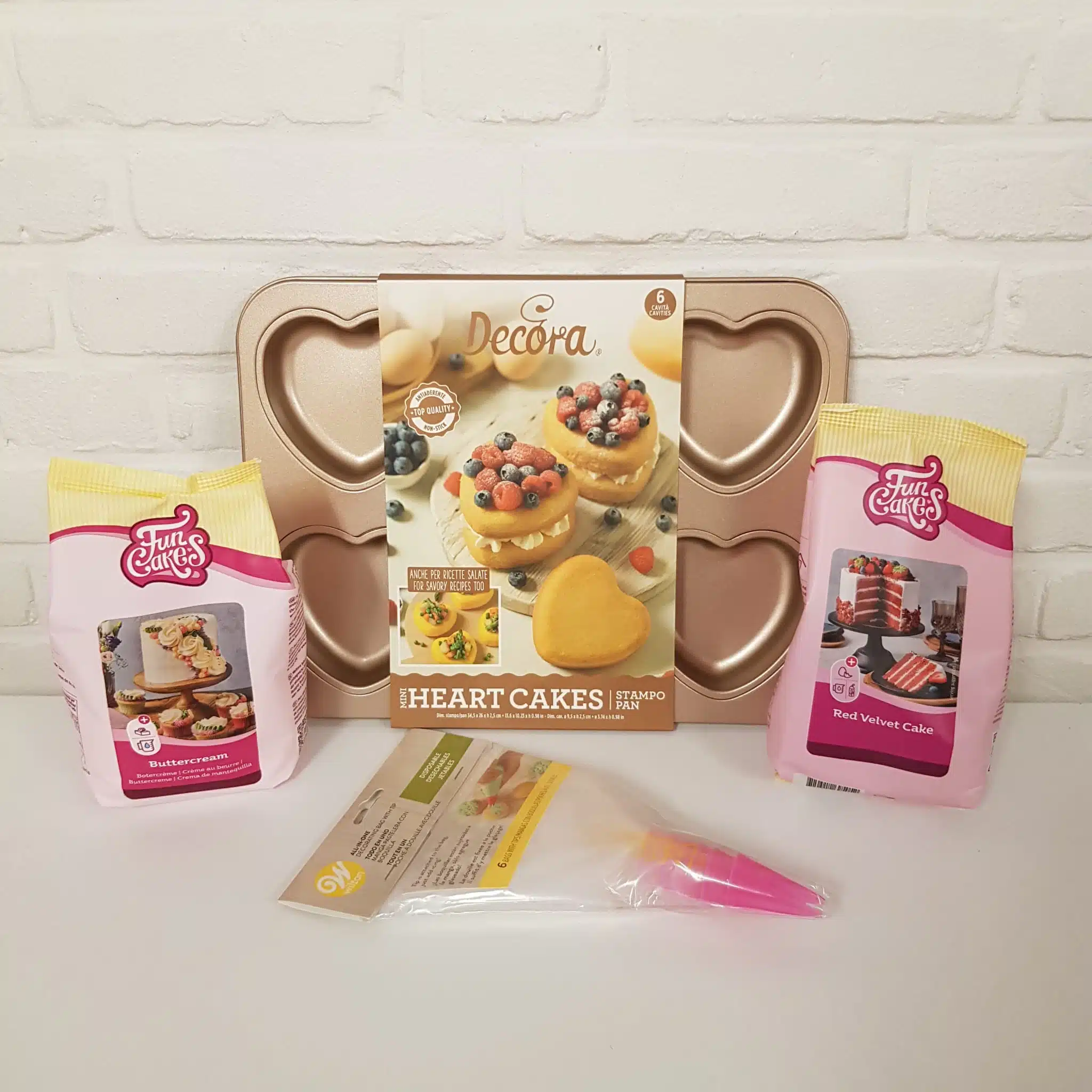 Valentijn mini hart layer red velvet cake pakket bij cake, bake & love 5 Valentijn mini hart layer red velvet cake pakket