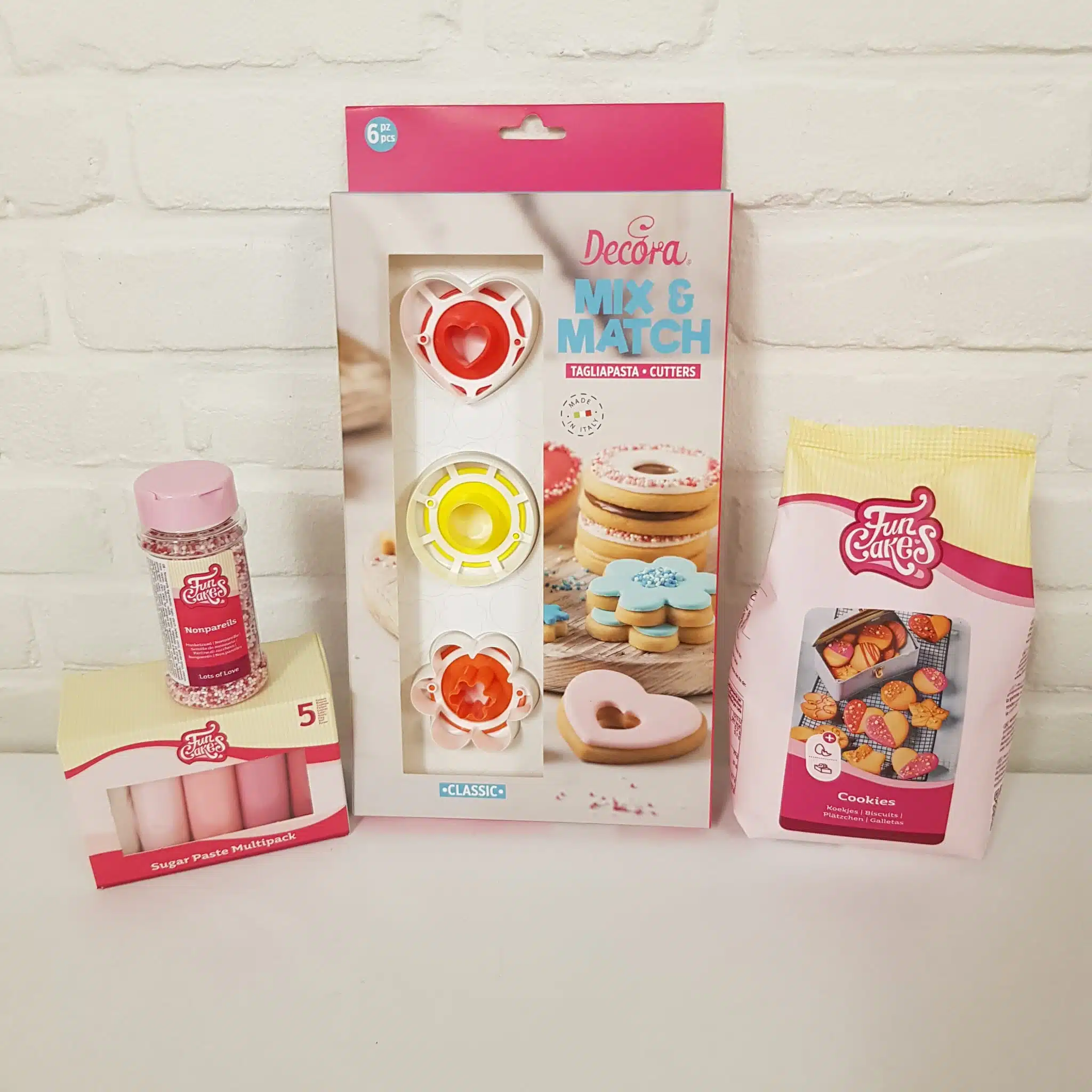 Valentijn gevulde koekjes pakket bij cake, bake & love 5 Valentijn gevulde koekjes pakket