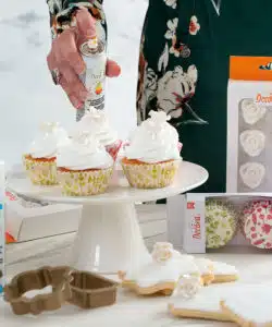 Alternative view of Decora Baking cups Watercolor Flowers pk/36