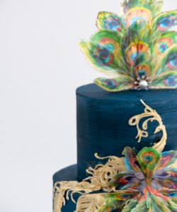Crystal candy edible decorations - peacock feathers bij cake, bake & love 19