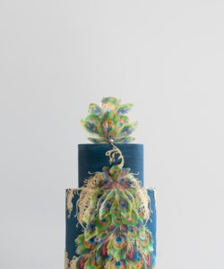 Crystal candy edible decorations - peacock feathers bij cake, bake & love 21