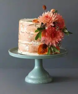 Allc taart standaard small sage green bij cake, bake & love 11 Allc taart standaard small sage green bij cake, bake & love 10