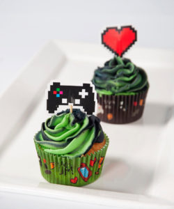 Anniversary house cupcake topper gaming party pk/12 bij cake, bake & love 7