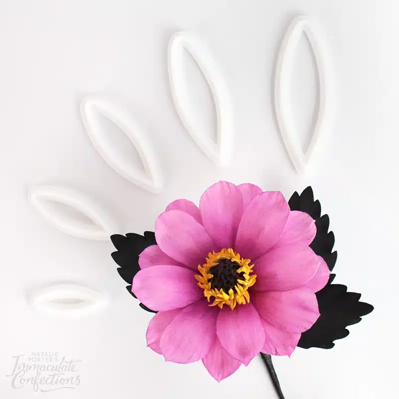 Fmm multi-use petals & leaves bij cake, bake & love 7 Fmm multi-use petals & leaves - afbeelding 3