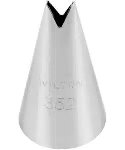 Wilton decorating tip #352 leaf carded bij cake, bake & love 7