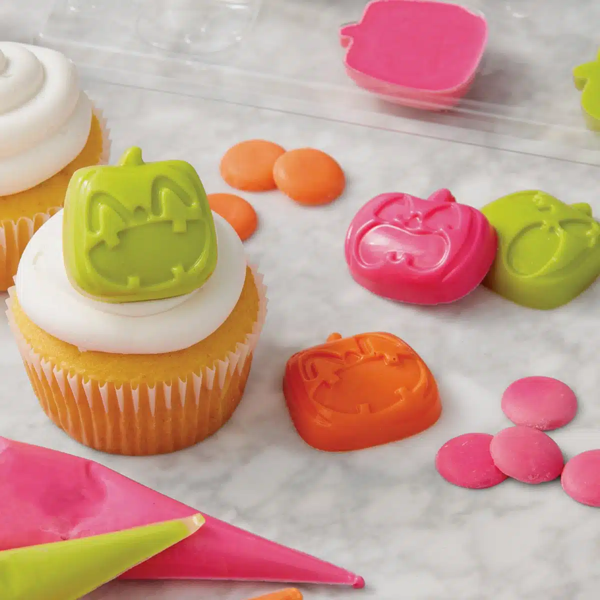 Wilton candy mold halloween pumpkin bij cake, bake & love 7 Wilton candy mold halloween pumpkin - afbeelding 3