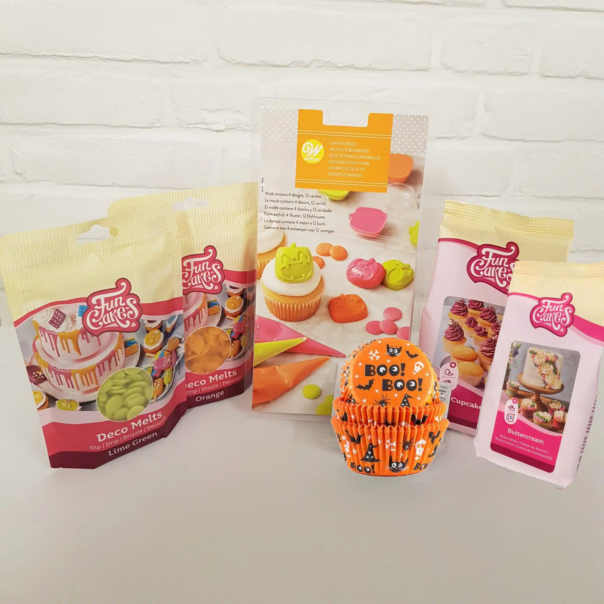 Halloween cupcakes met chocolade decoraties pakket bij cake, bake & love 5 Halloween cupcakes met chocolade decoraties pakket