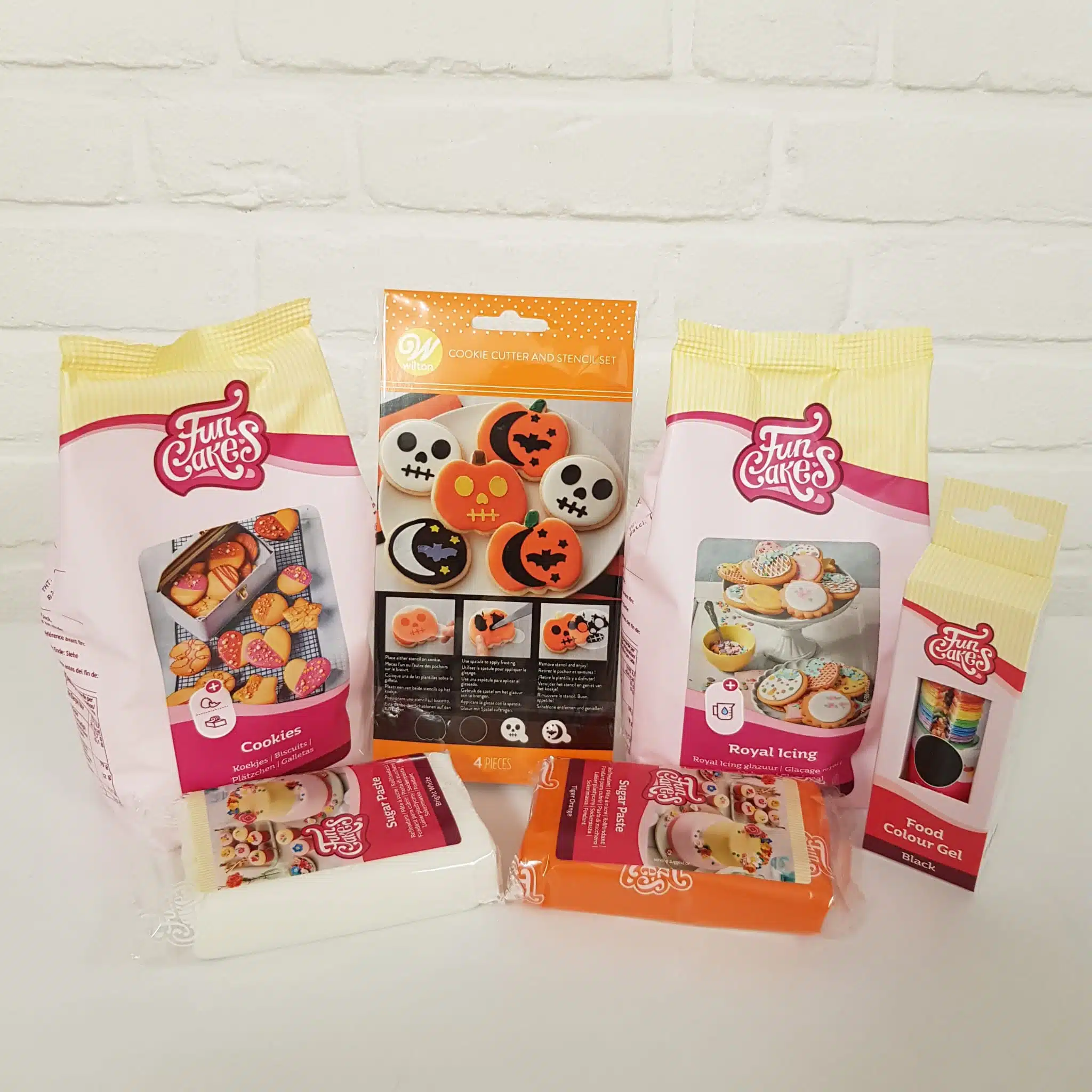 Halloween koekjes + stencils pakket bij cake, bake & love 5 Halloween koekjes + stencils pakket