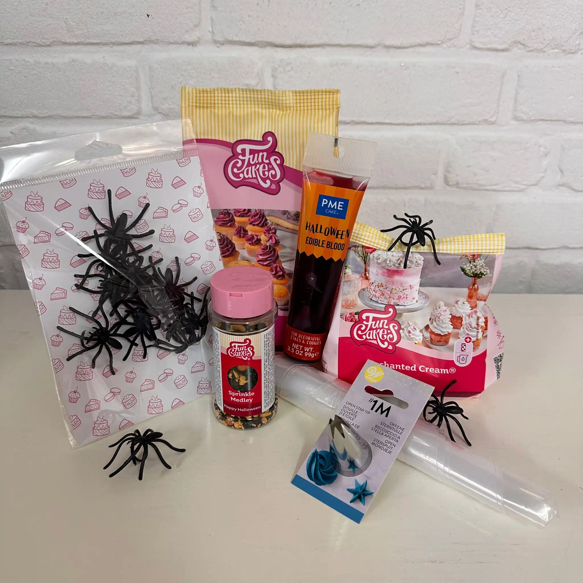 Halloween bloederige spinnen cupcakes pakket bij cake, bake & love 5 Halloween bloederige spinnen cupcakes pakket