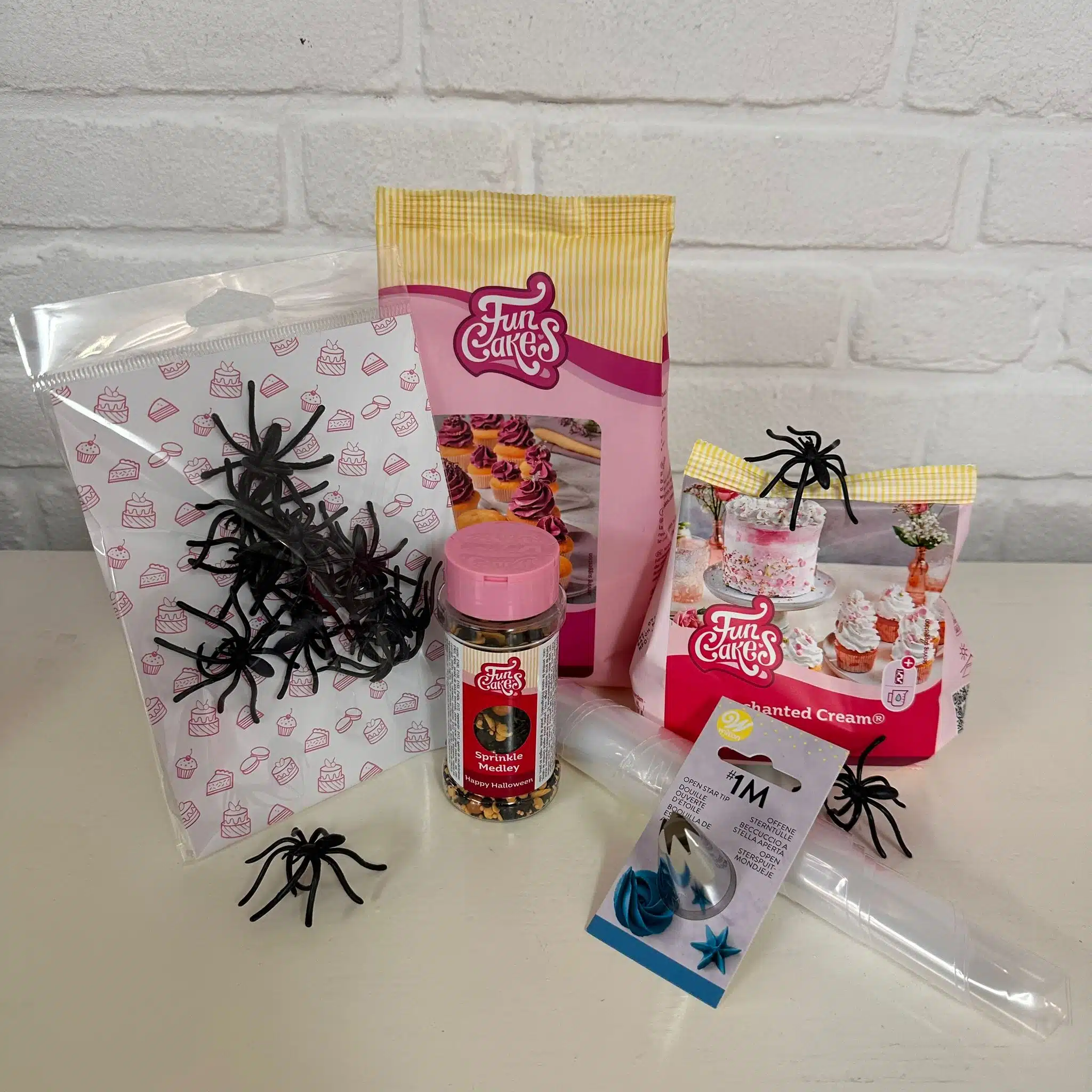 Halloween spinnen cupcakes pakket bij cake, bake & love 5 Halloween spinnen cupcakes pakket