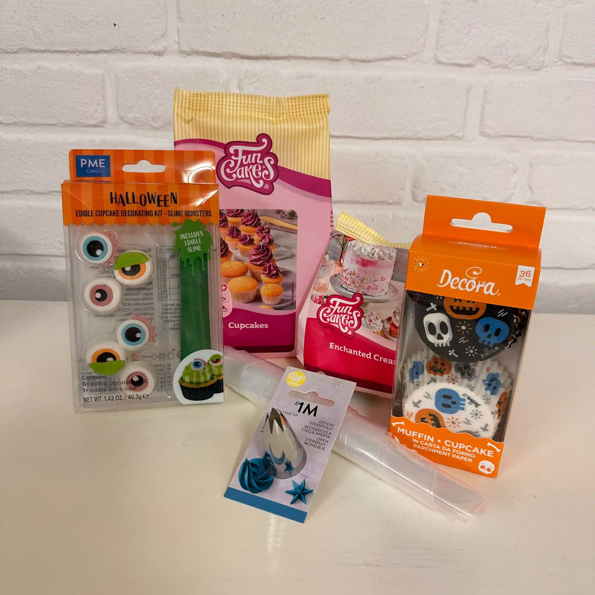 Halloween slijmerige oogbal cupcakes pakket bij cake, bake & love 5 Halloween slijmerige oogbal cupcakes pakket