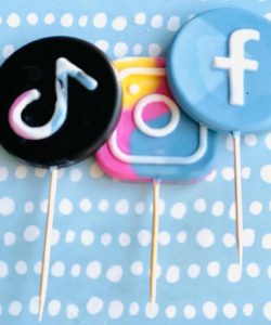 Easydrip mould social media logo's bij cake, bake & love 9