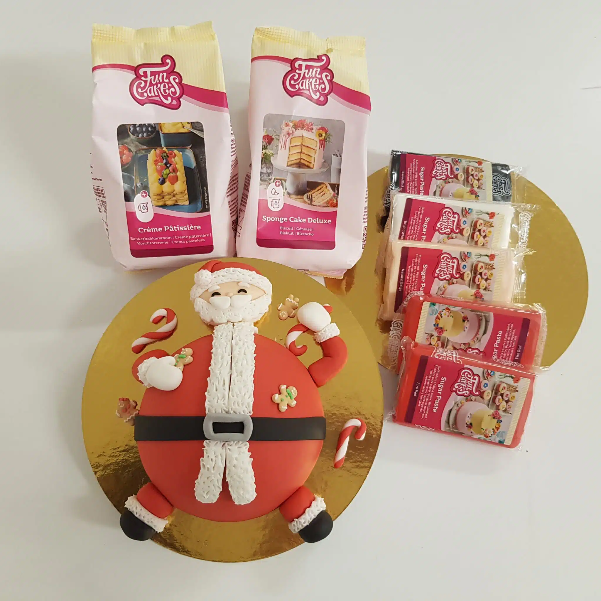 Kerstman taart pakket (zonder bol bakvorm) bij cake, bake & love 5 Kerstman taart pakket (zonder bol bakvorm)