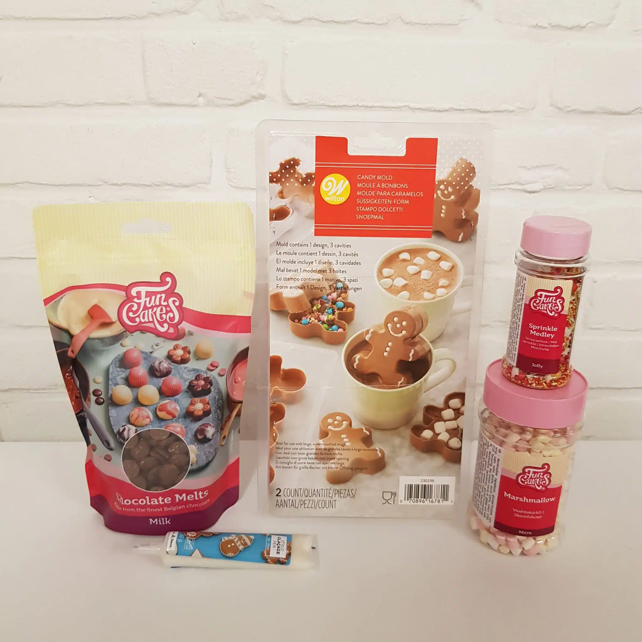 Gingerbread man hot chocolate bombs pakket bij cake, bake & love 5 Gingerbread man hot chocolate bombs pakket