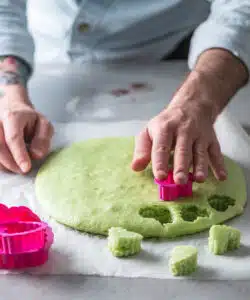 Decora scallop hearts cutter set 4 bij cake, bake & love 12