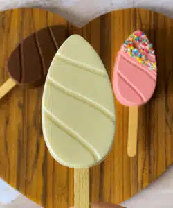 Chocolade mal Ei-vorm Cakesicle