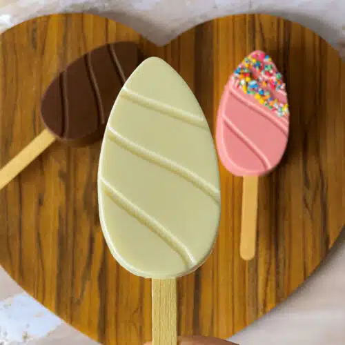 Chocolade mal ei-vorm cakesicle