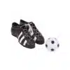 Plastic decoratieset voetbalschoenen met bal bij cake, bake & love 3