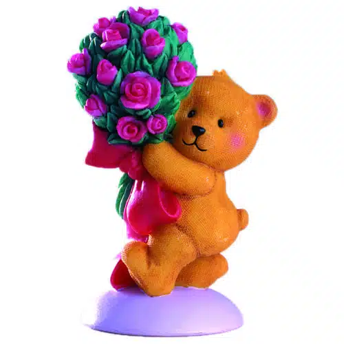 Beertje met bos bloemen