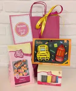Juf of Meester Cadeautje - Koekjes Pakket Schoolbus en Potlood met fondant
