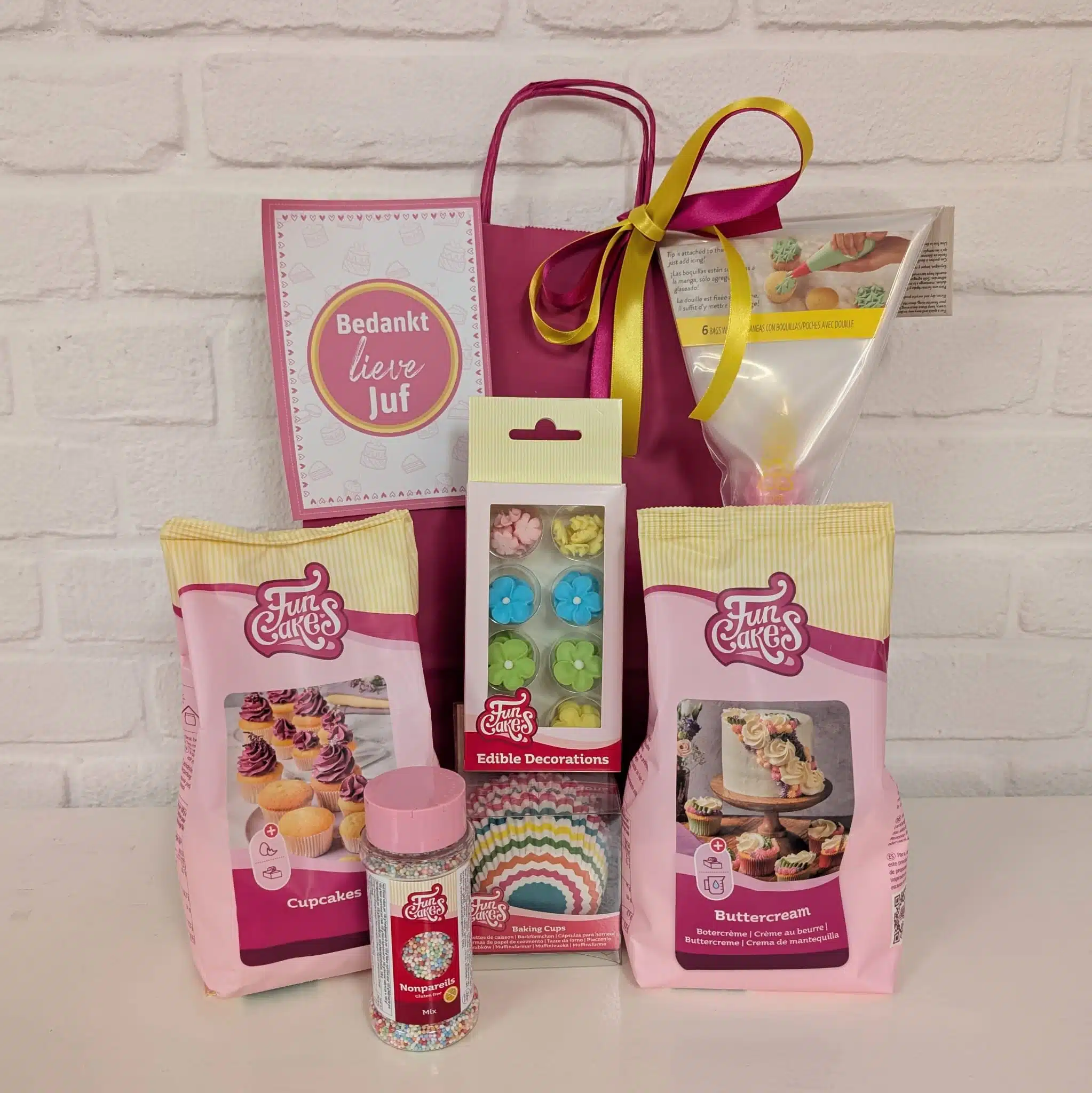 Juf of meester cadeautje - flower cupcakes pakket bij cake, bake & love 5 Juf of meester cadeautje - flower cupcakes pakket
