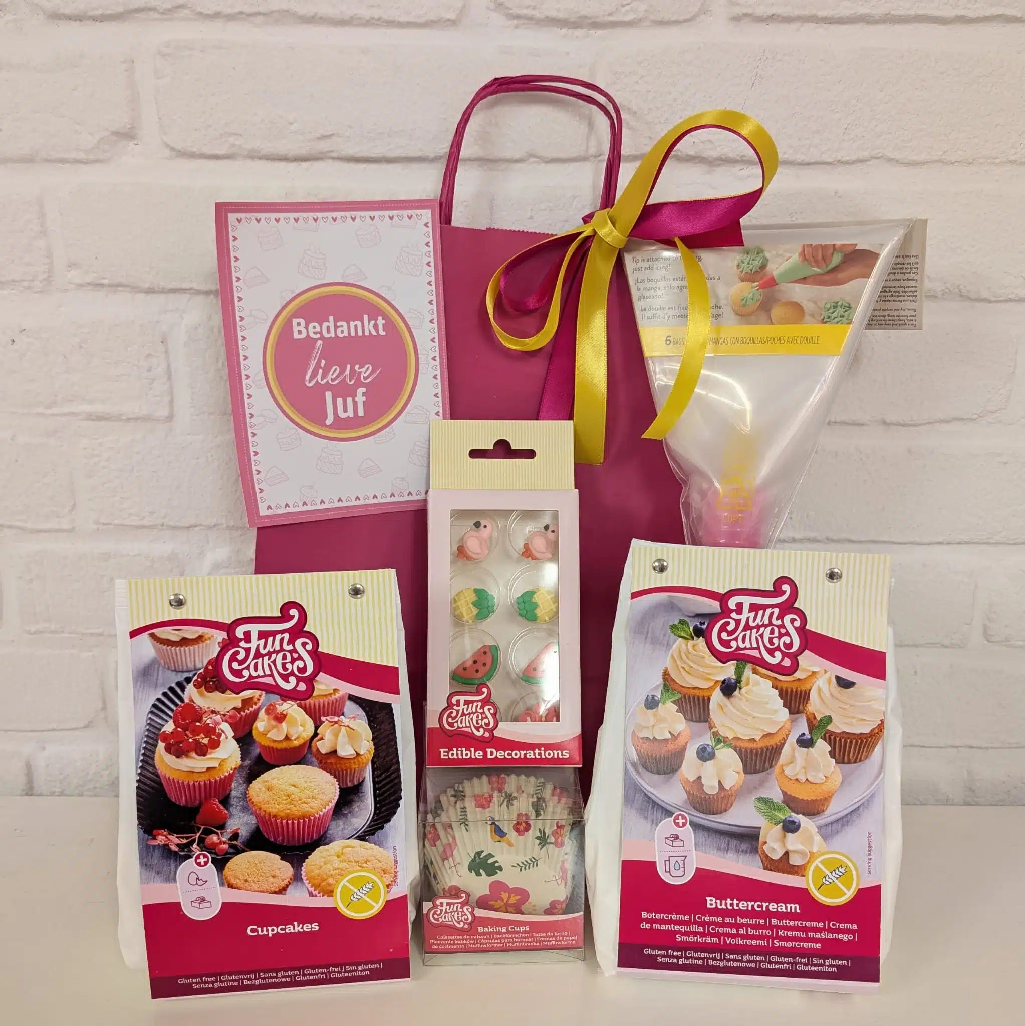 Juf of meester cadeautje - glutenvrij tropical cupcakes pakket bij cake, bake & love 5 Juf of meester cadeautje - glutenvrij tropical cupcakes pakket