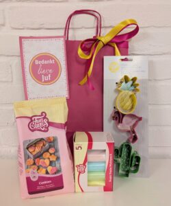 Juf of Meester Cadeautje -  Koekjes Pakket Tropical met fondant