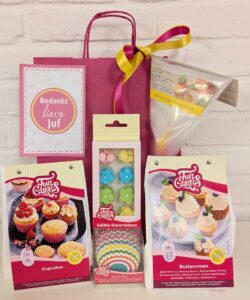 Juf of Meester Cadeautje - Glutenvrij Flower Cupcakes Pakket