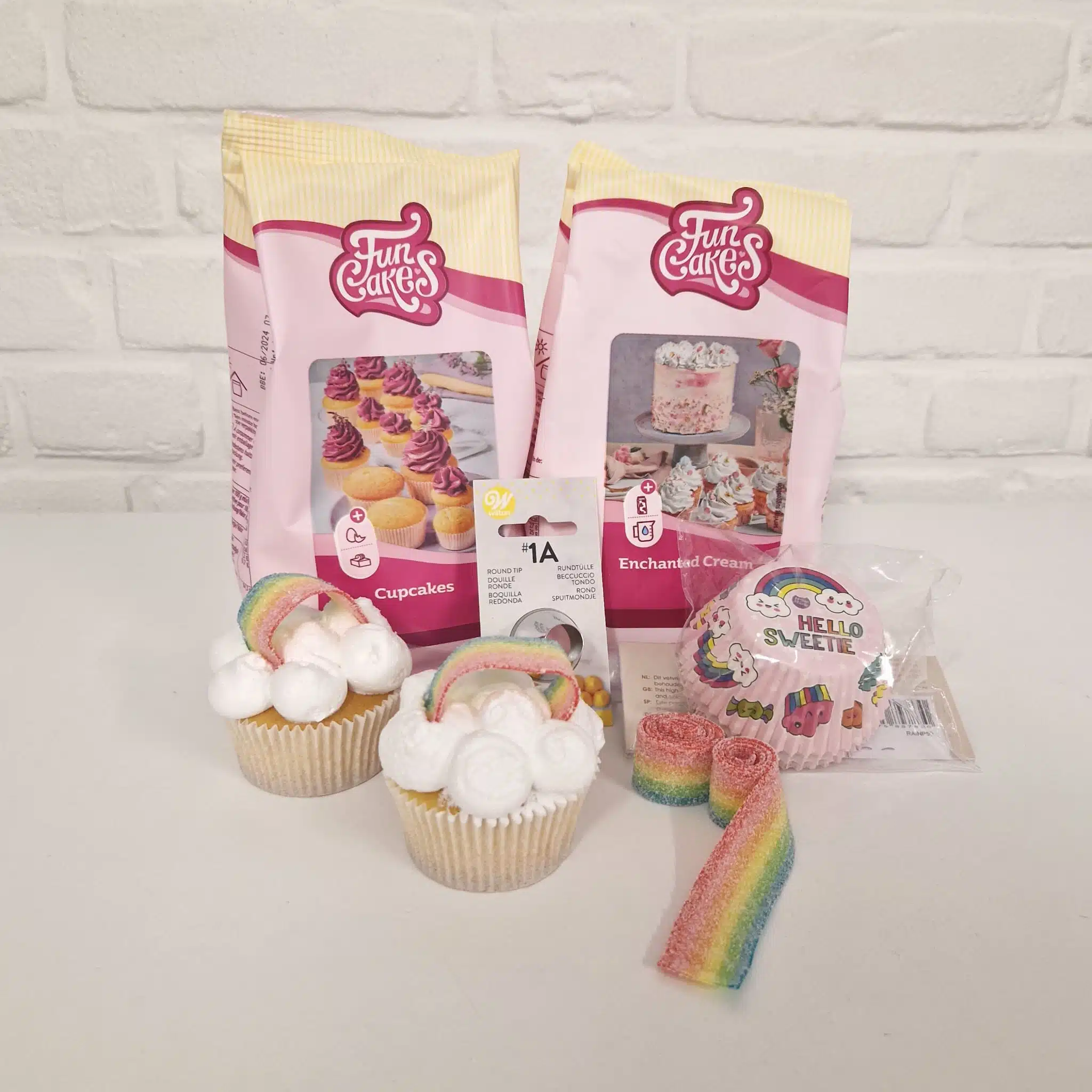 Cloud & rainbow cupcakes pakket bij cake, bake & love 5 Cloud & rainbow cupcakes pakket